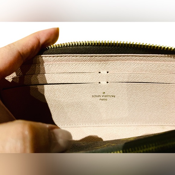 Louise Vuitton Clemence Wallet - Picture 10 of 12